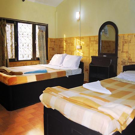 Rainbow Safari Resort Sauraha Exterior photo