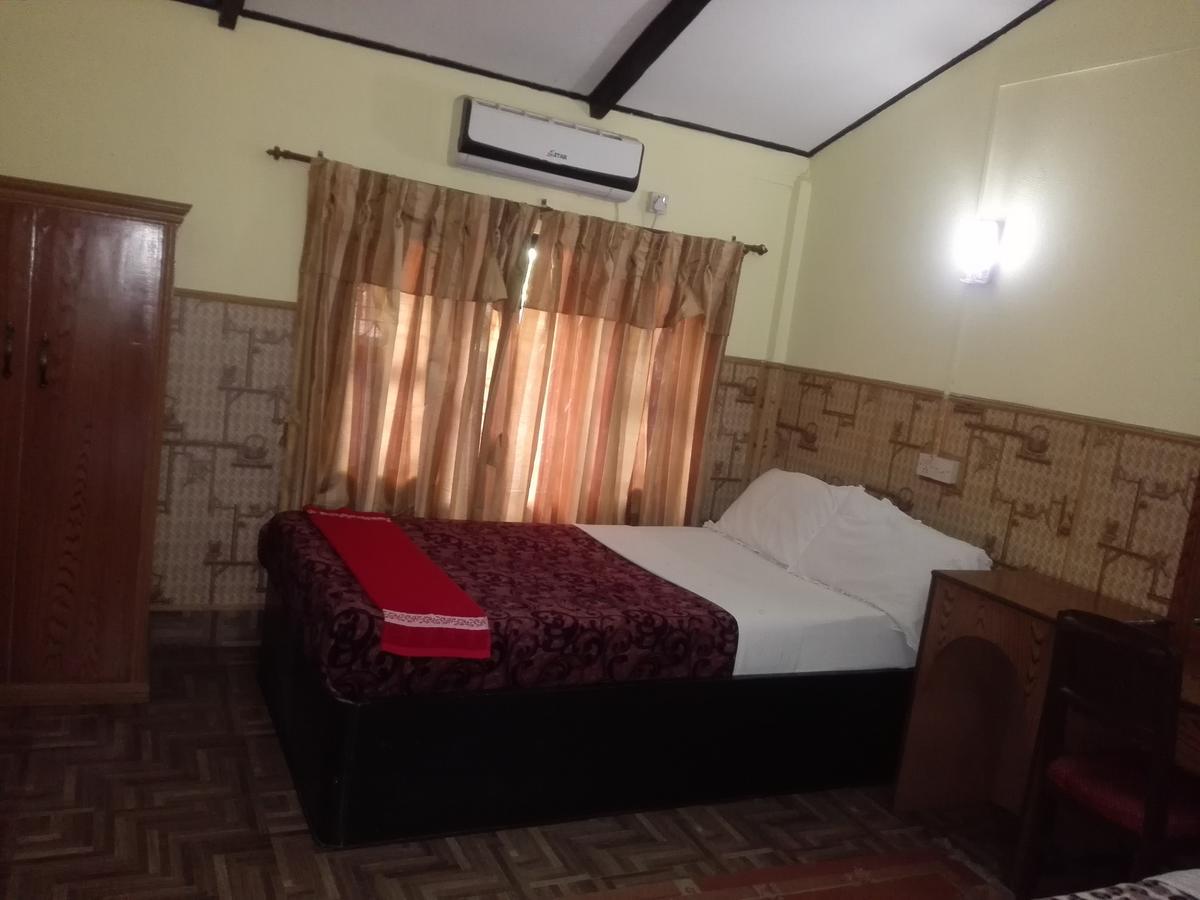 Rainbow Safari Resort Sauraha Exterior photo