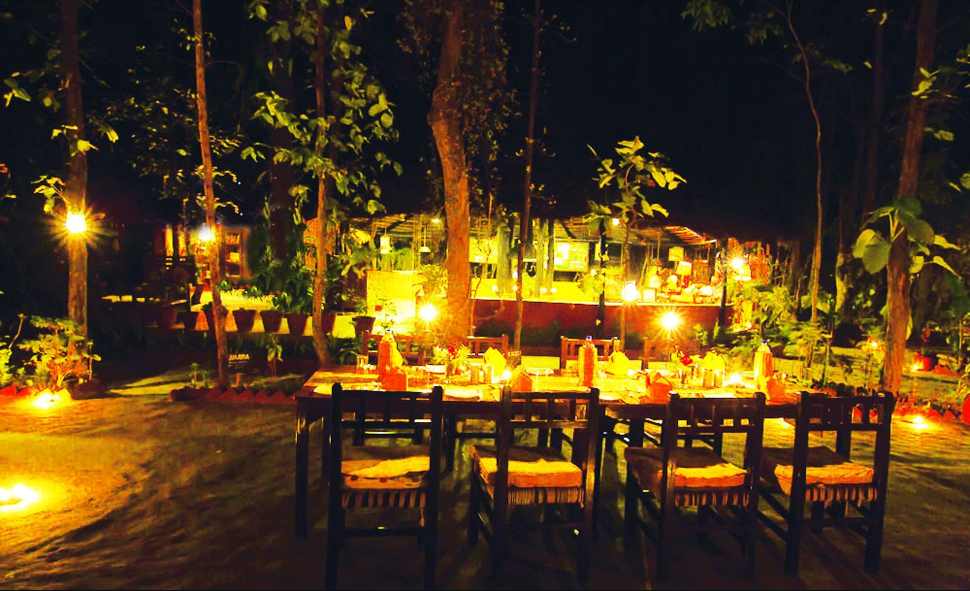 Rainbow Safari Resort Sauraha Exterior photo
